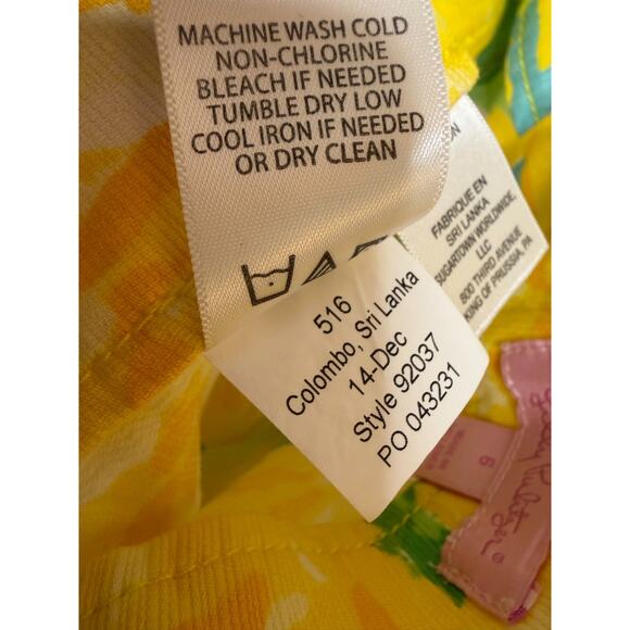 Lilly Pulitzer Shorts Size 6 Yellow Rose Print Back Zipper Preppy Cute Spring - Picture 3 of 7